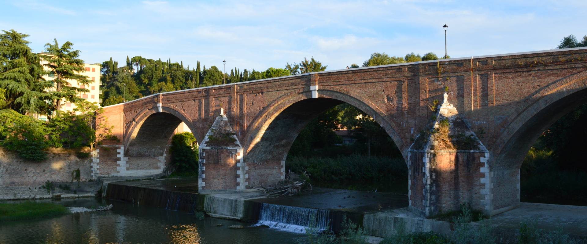Ponte Vecchio vista dall'argine sinistro foto di Gloria Molari